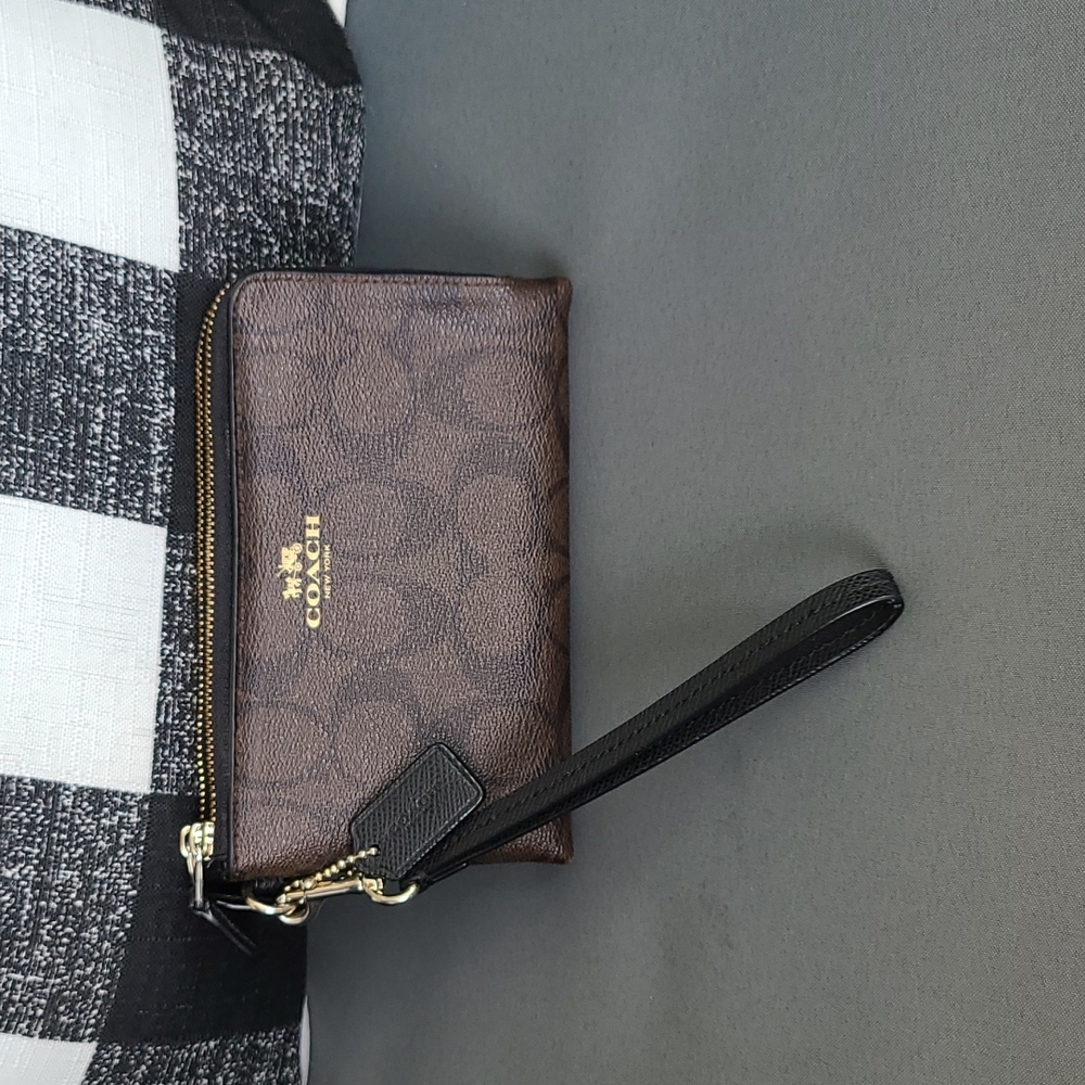 NWOT Coach Double zip Corner Wristlet